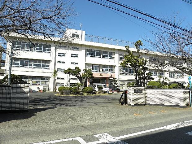 平塚市立神田小学校まで約480m(徒歩6分)