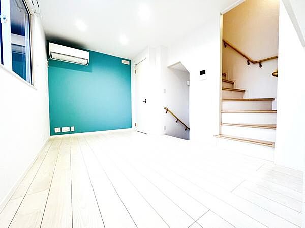 家族団らんの場所としてゆったりと居心地の良いリビングです。