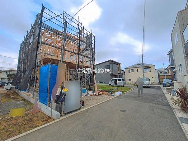 前面道路を含めた現地写真です。