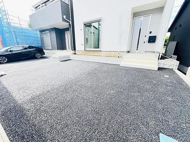 駐車場ももちろん完備しておりますのでお車所有の方にも心強いです。