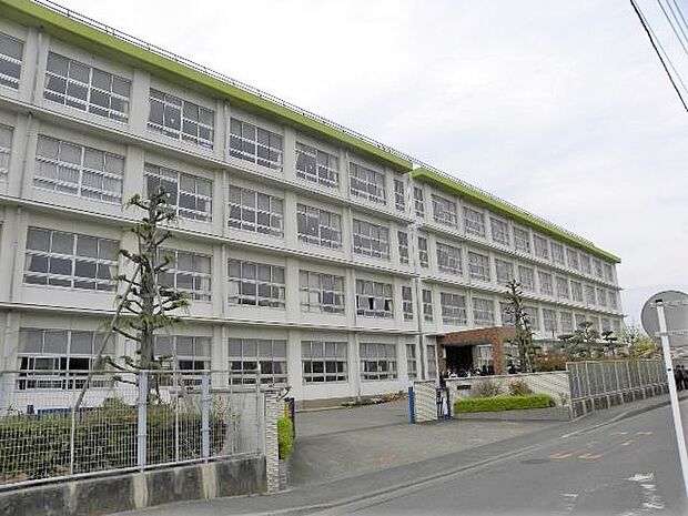 平塚市立山下小学校まで約300m（徒歩4分）