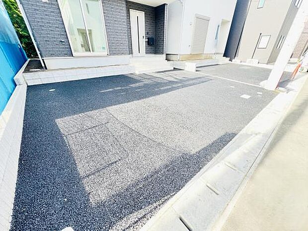 駐車場ももちろん完備しておりますのでお車所有の方にも心強いです。