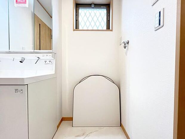 お天気を気にせずお洗濯ができ、室内干し可能です。