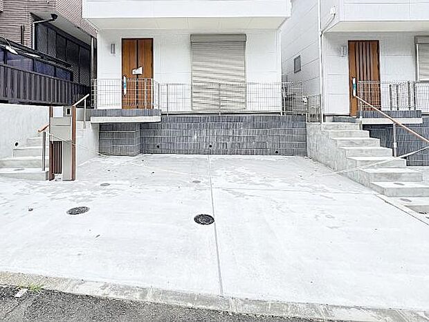 駐車場ももちろん完備しておりますのでお車所有の方にも心強いです。