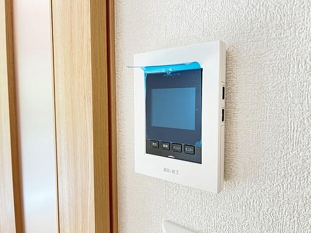 訪問者を確認できるTVモニター付きインターフォンです。