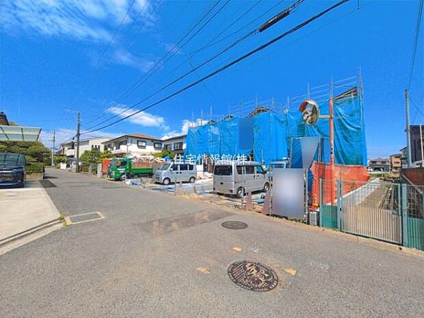 前面道路を含めた現地写真です。