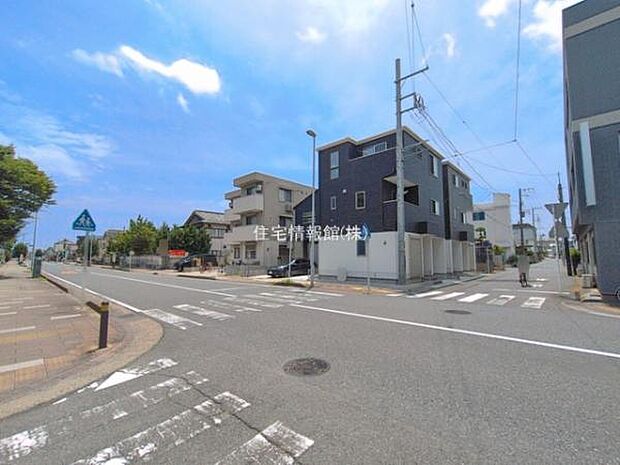 前面道路を含めた現地写真です。
