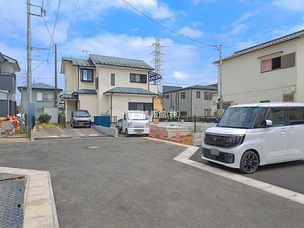 前面道路を含めた現地写真です。