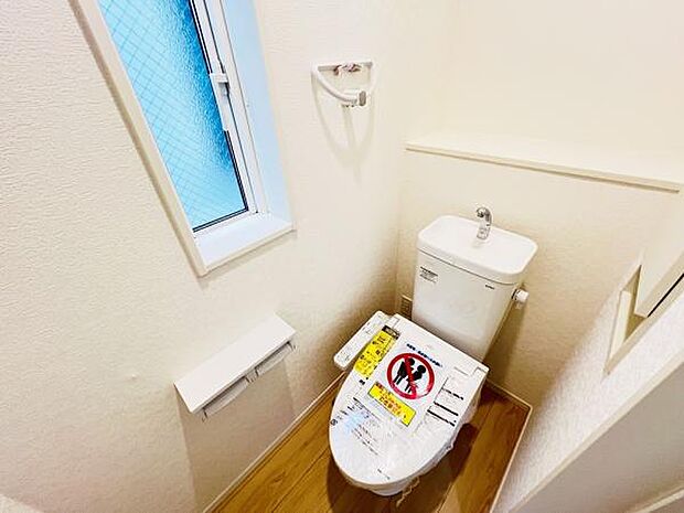 快適に使用できる温水洗浄便座付きトイレです。