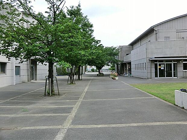 伊勢原市立石田小学校まで約1300m（徒歩17分）
