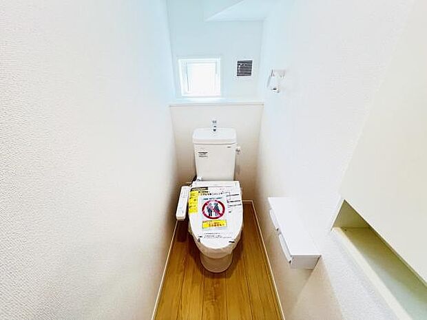 快適に使用できる温水洗浄便座付きトイレです。