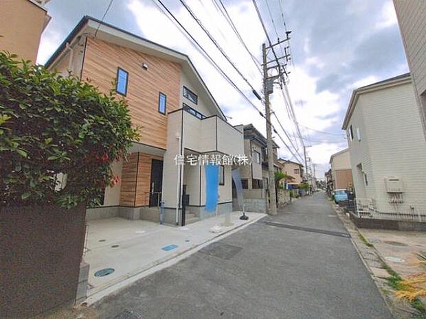 前面道路を含めた現地写真です。