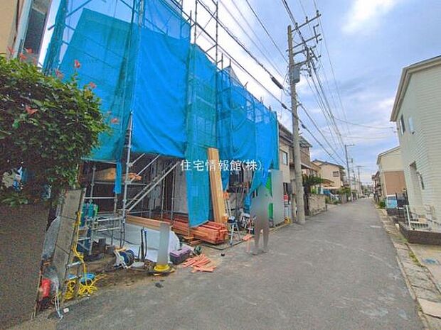 前面道路を含めた現地写真です。