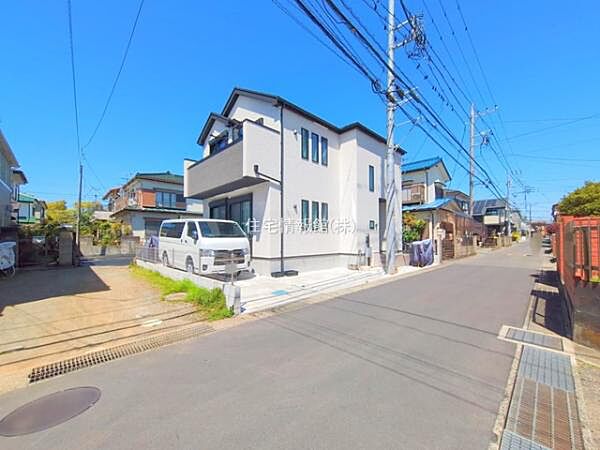 前面道路を含めた現地写真です。