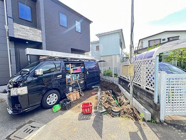 駐車場も完備しておりますのでお車所有の方にも心強いです。
