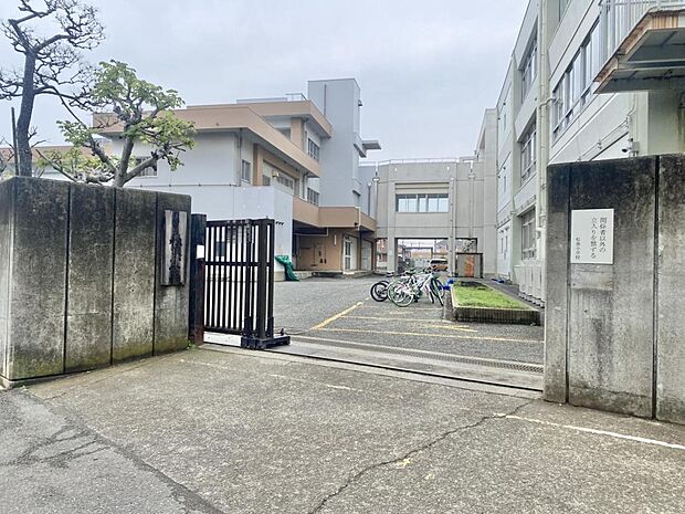 茅ヶ崎市立松浪小学校まで約710m（徒歩9分）