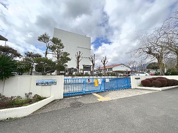 秦野市立末広小学校まで約600m（徒歩8分）