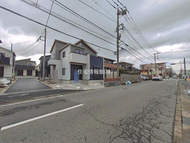 前面道路を含めた現地写真です。