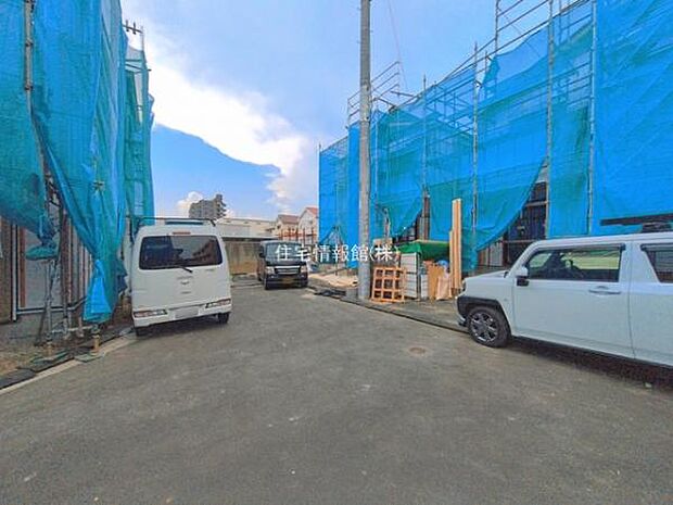 前面道路を含めた現地写真です。