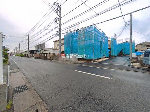 前面道路を含めた現地写真です。