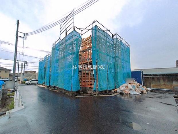 前面道路を含めた現地写真です。
