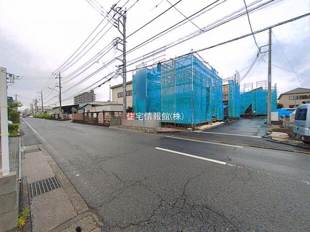 前面道路を含めた現地写真です。