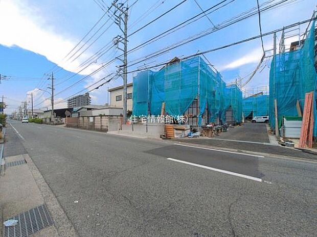 前面道路を含めた現地写真です。