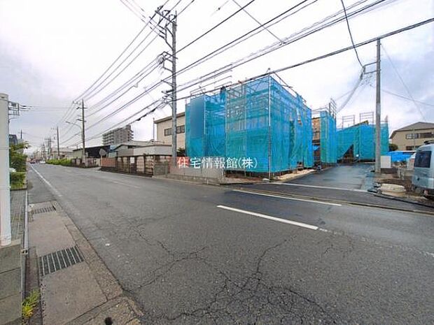 前面道路を含めた現地写真です。