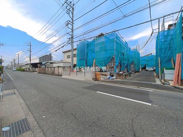 前面道路を含めた現地写真です。