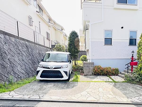 駐車場ももちろん完備しておりますのでお車所有の方にも心強いです。