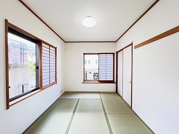 和室スペースです。畳のお部屋は寛げる空間ですね。
