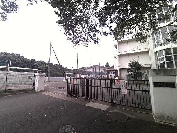 平塚市立土沢中学校まで約2620m（徒歩33分）