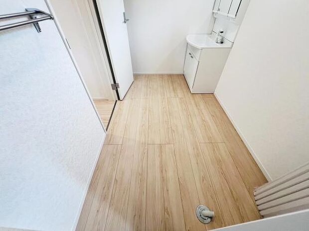 脱衣所は小さなお子様がいるご家庭にも重宝されます。