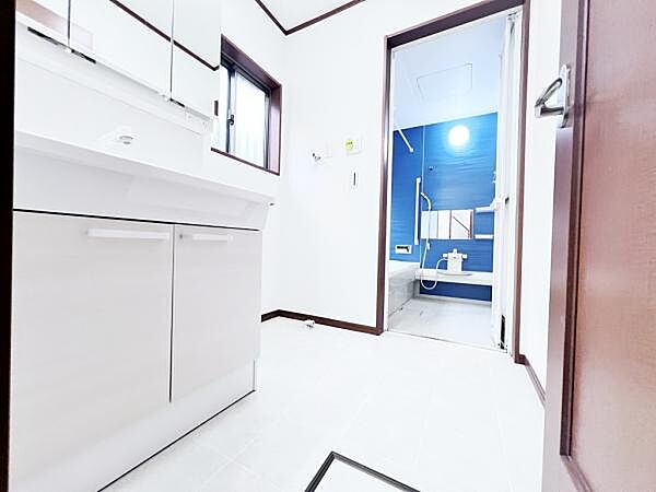 脱衣所は小さなお子様がいるご家庭にも重宝されます。