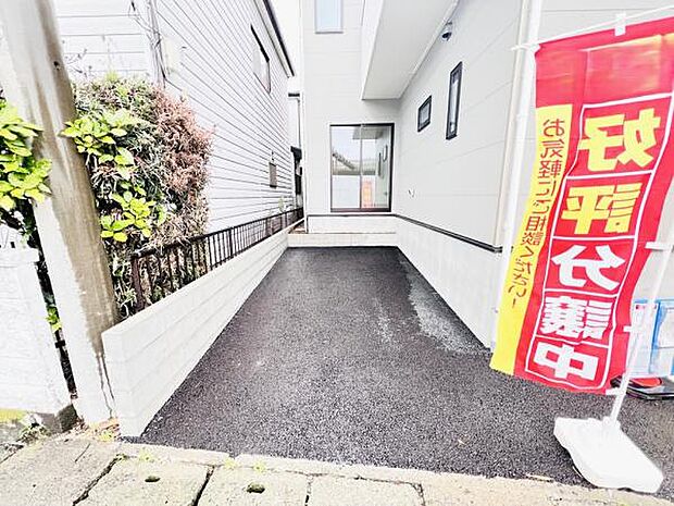 駐車場ももちろん完備しておりますのでお車所有の方にも心強いです。