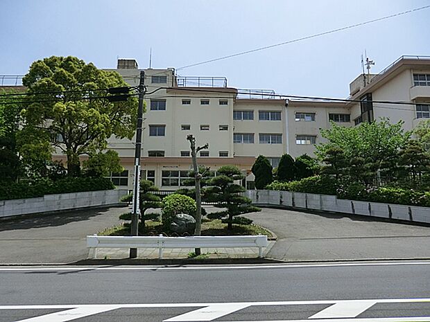 平塚市立花水小学校まで約550m(徒歩7分)
