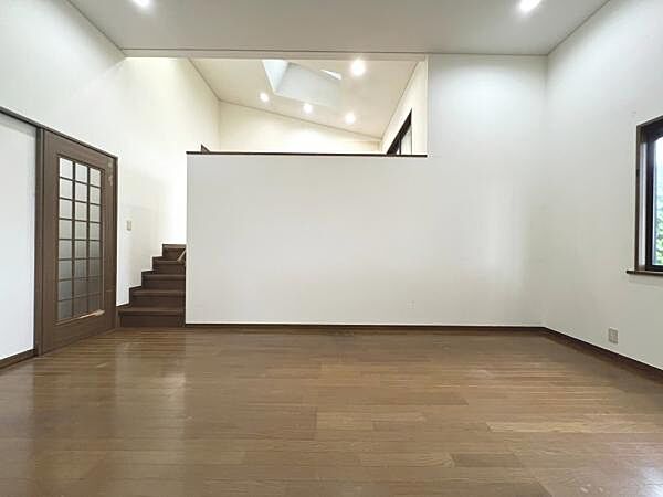 家族団らんの場所としてゆったりと居心地の良いリビングです。