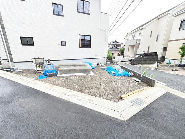 駐車場ももちろん完備しておりますのでお車所有の方にも心強いです。