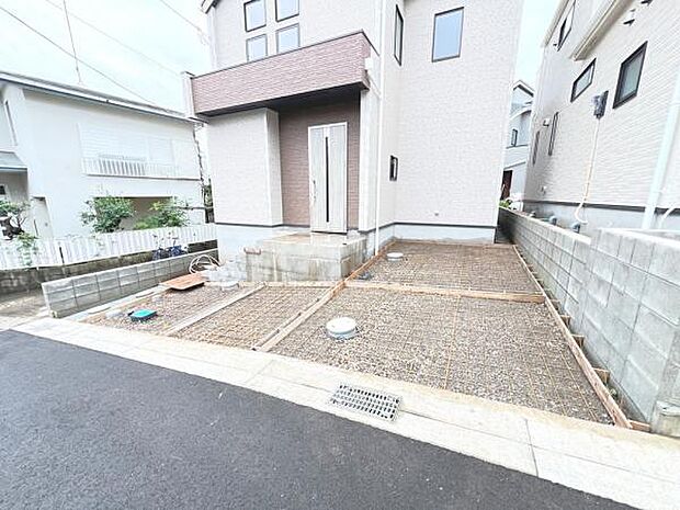 駐車場ももちろん完備しておりますのでお車所有の方にも心強いです。