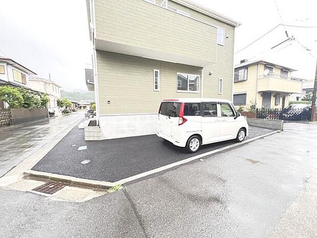 駐車場ももちろん完備しておりますのでお車所有の方にも心強いです。