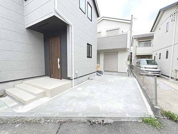 駐車場ももちろん完備しておりますのでお車所有の方にも心強いです。