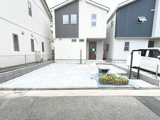 駐車場ももちろん完備しておりますのでお車所有の方にも心強いです。
