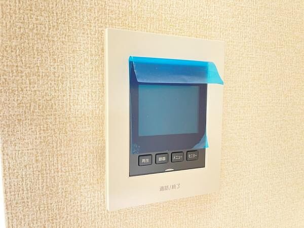 訪問者を確認できるTVモニター付きインターフォンです。