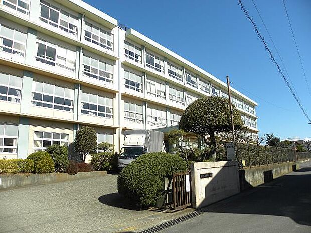 平塚市立松延小学校まで約300m（徒歩4分）