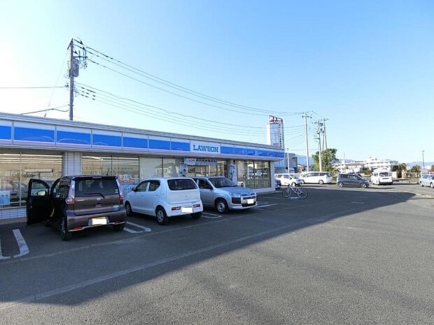 ローソン 平塚かまくら橋店まで約500m(徒歩7分)