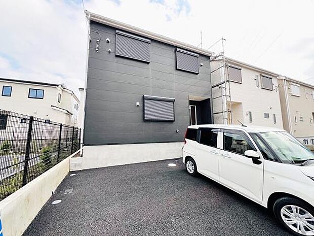 駐車場ももちろん完備しておりますのでお車所有の方にも心強いです。