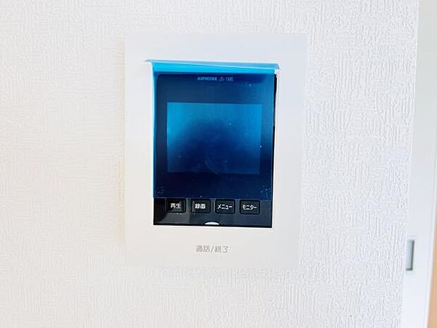 訪問者を確認できるTVモニター付きインターフォンです。