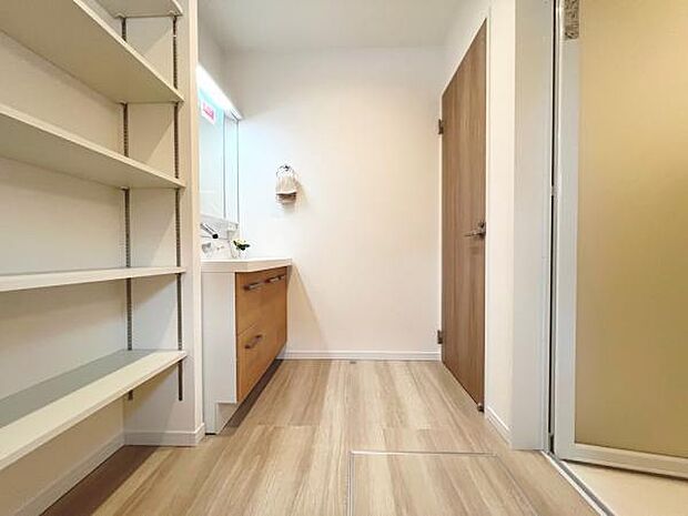 脱衣所は小さなお子様がいるご家庭にも重宝されます。