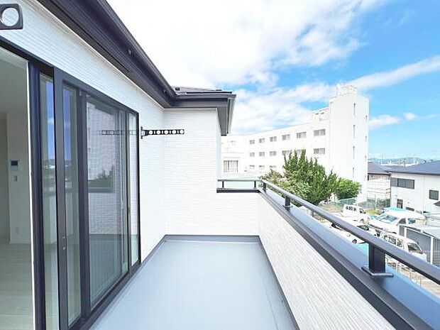 お洗濯ものを気持ち良く太陽の光で干せるのが嬉しいですね。