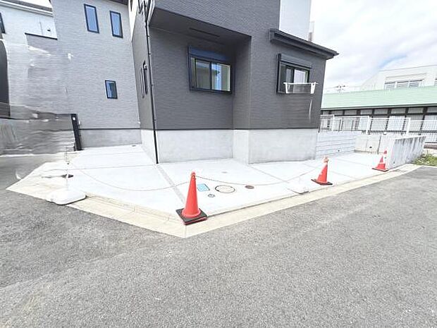 駐車場も完備しておりますのでお車所有の方にも心強いです。